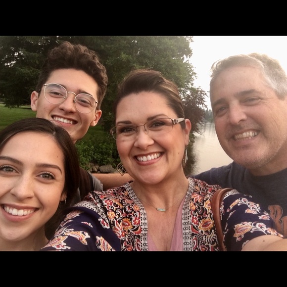 Meet your Posher, Taylor - Picture 5 of 6